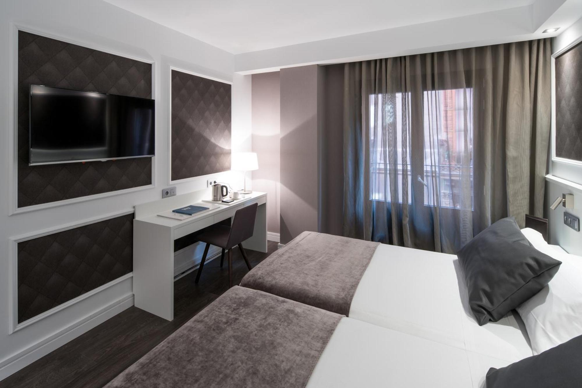 Catalonia Magdalenes Hotel Barcelona Bagian luar foto