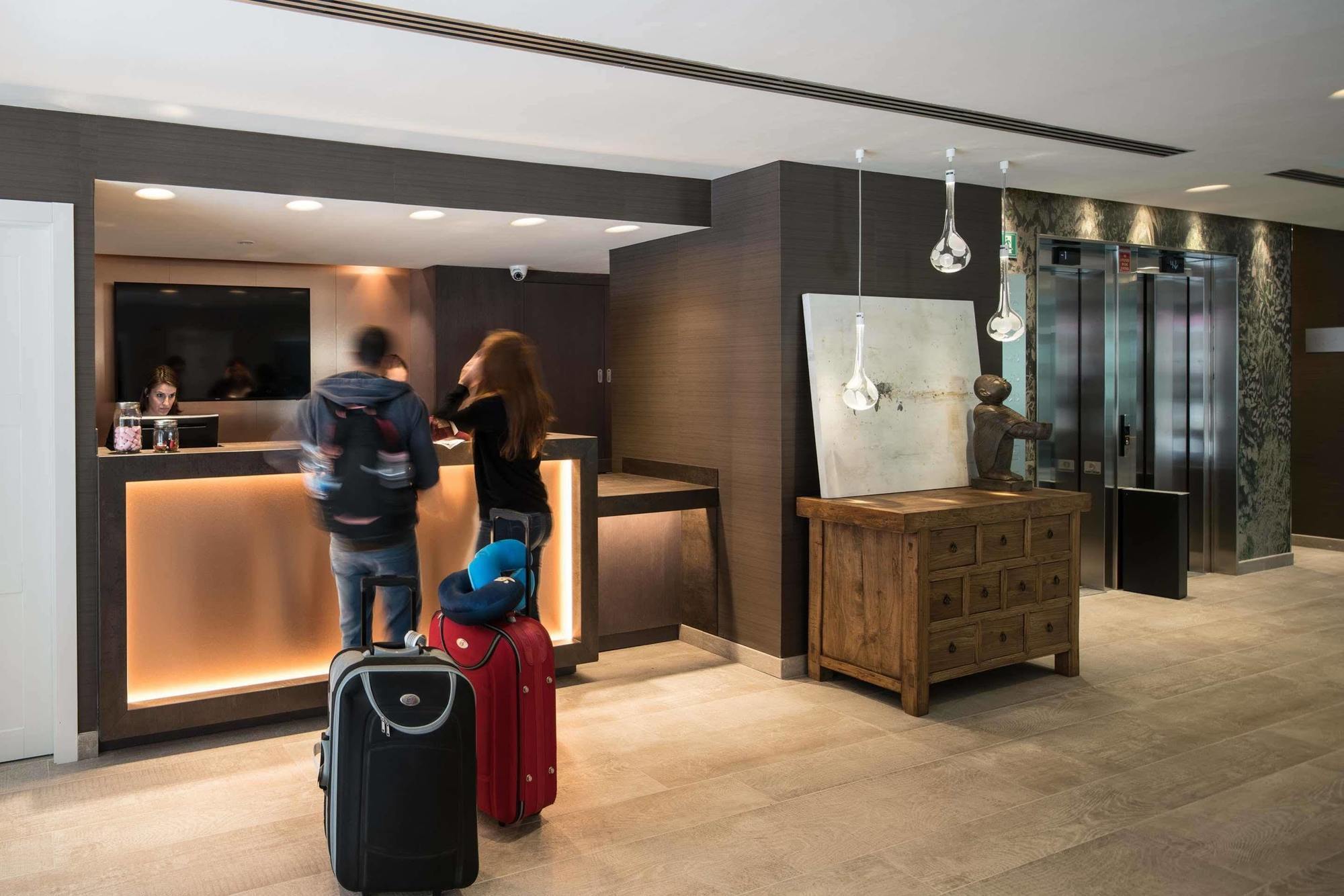 Catalonia Magdalenes Hotel Barcelona Bagian luar foto